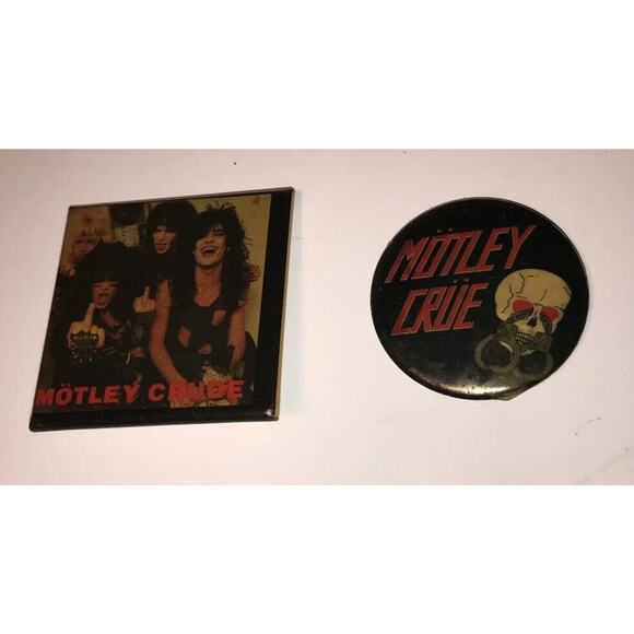 MOTLEY CRUE VINTAGE 1983 TOO FAST & SHOUT at the DEVIL ERA BUTTON SET. Real Pins - Picture 2 of 8